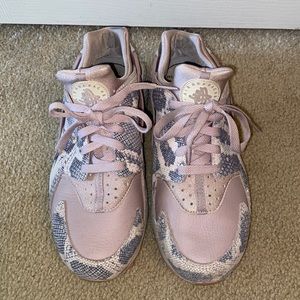 Women’s Air Huarache Run Premium Particle Rose